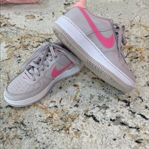 Nike Air Force 1 Kids Sneakers in Pink and Gray